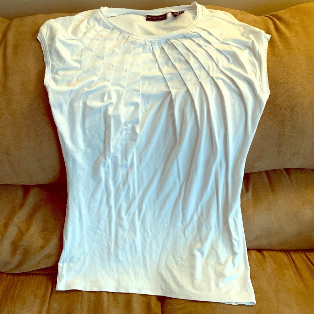 Women’s, White, accordion top shirt  size Med